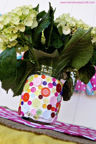 Como Fazer Pote Decorado com Botões (Foto: seevanessacraft.com)