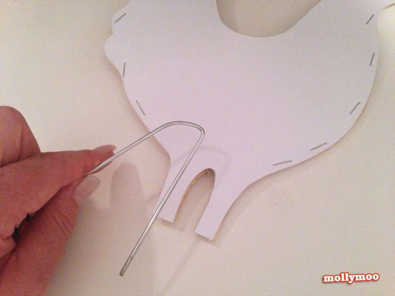 Galinha de Papel Machê Passo a Passo (Foto: mollymoocrafts.com)