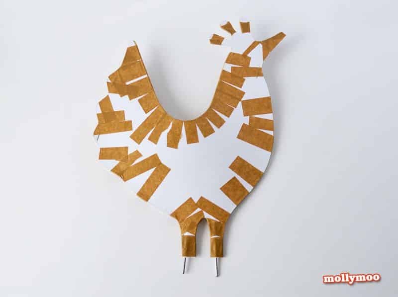Galinha de Papel Machê Passo a Passo (Foto: mollymoocrafts.com)