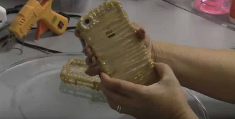 Capa para Celular com Cola Quente Capa para Celular com Cola Quente