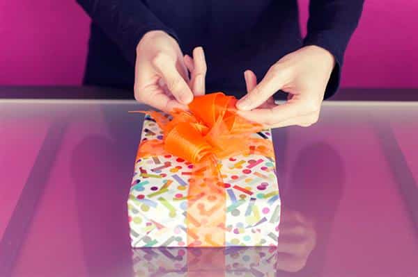 como fazer o laço de presente