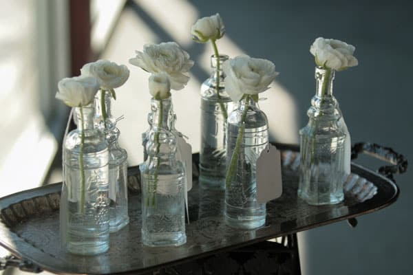 garrafa com flores na decoração garrafa com flores na decoração