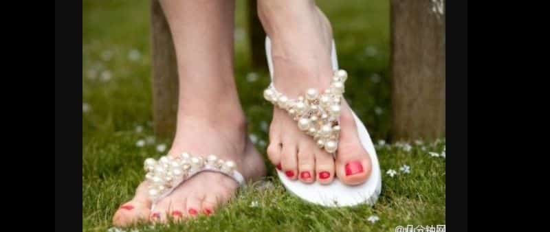 chinelo bordado com perolas diversas chinelo bordado com perolas diversas