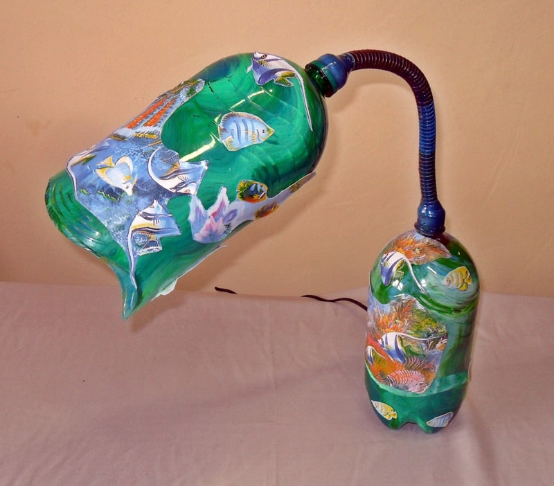 abajur de garrafa pet com figura abajur de garrafa pet com figura