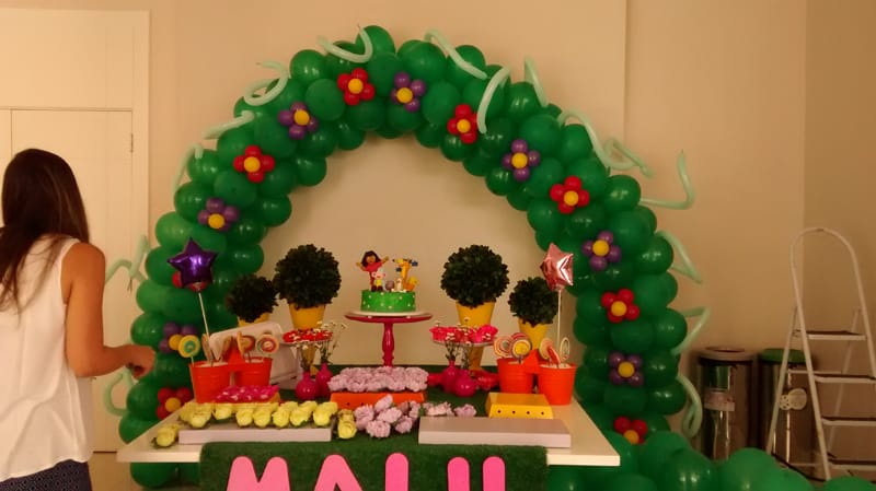 arco de baloes com flor arco de baloes com flor