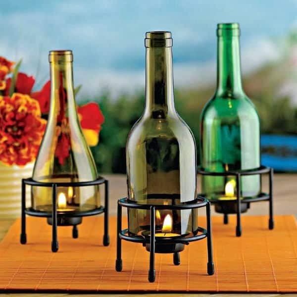 decoração com garrafa de vidro cortado