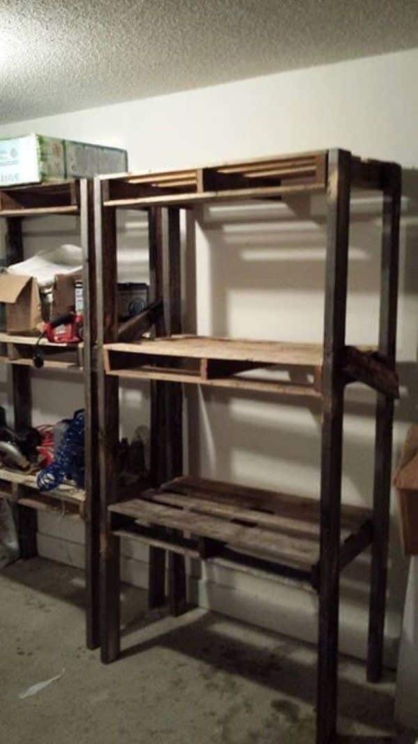 movel de pallet envernizado