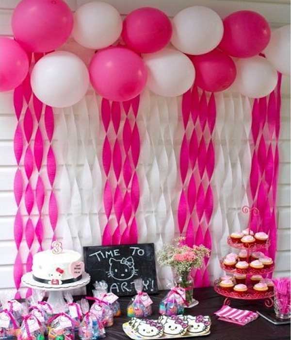 Cortina de papel crepom torcido rosa e branco