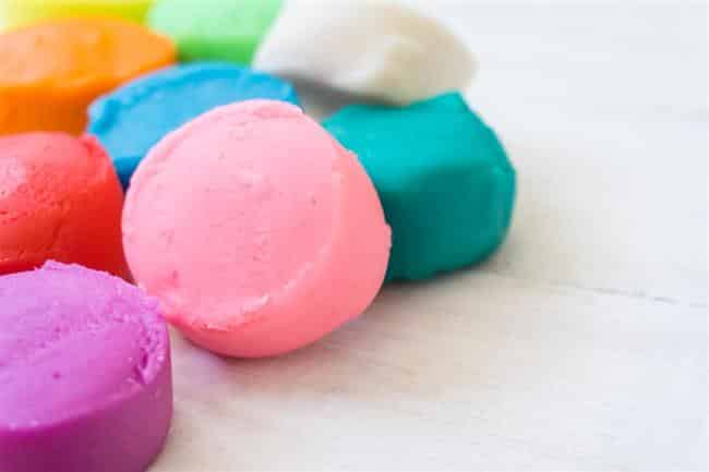 Como fazer massinha com 2 ingredientes