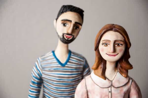papel mache casal apaixonado