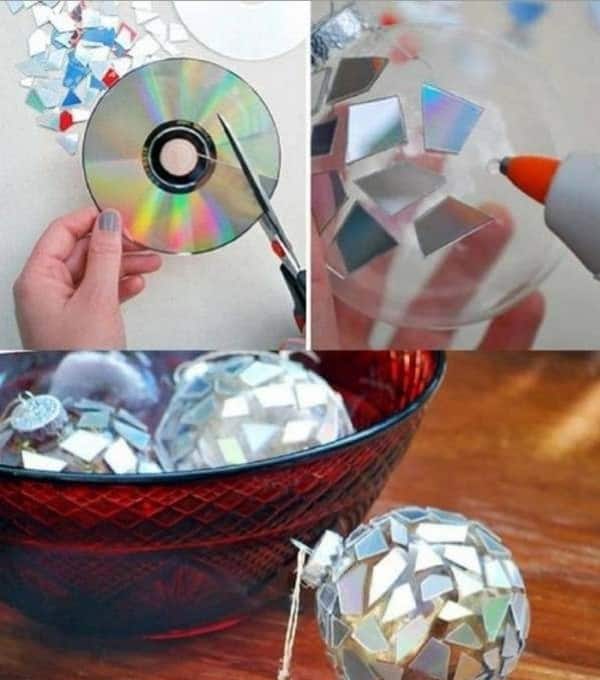 enfeitando bolas de natal com cd