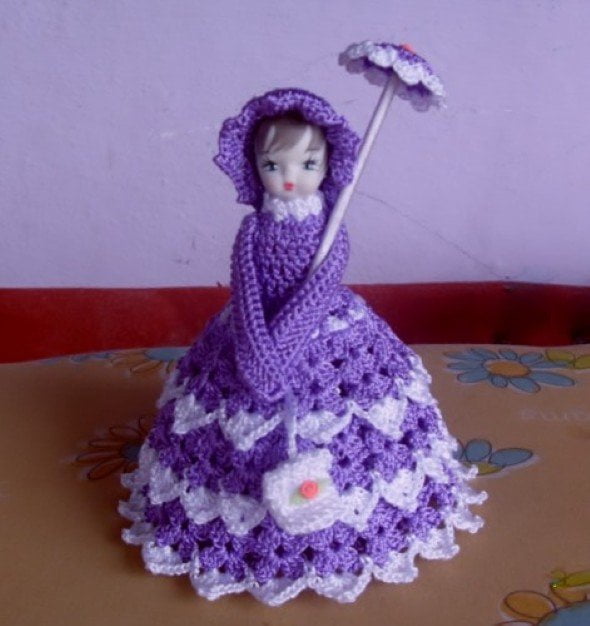 boneca de crochê com garrafa pet