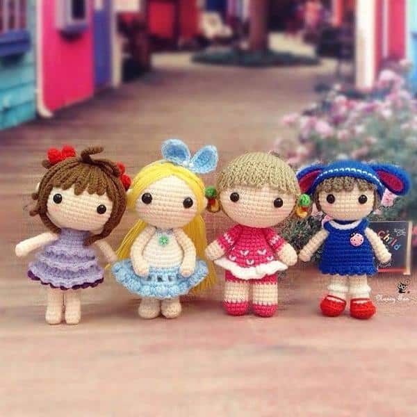 boneca em croche pequena
