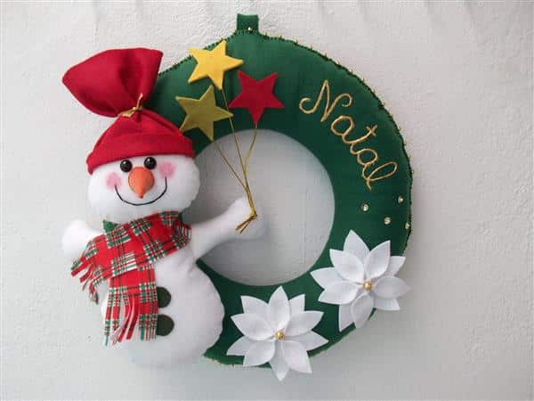 guirlanda verde com boneco de neve