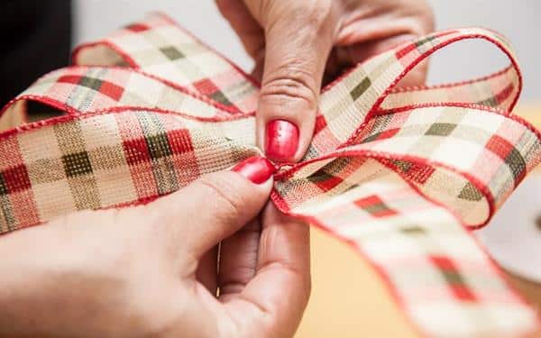 como fazer laço de natal simples