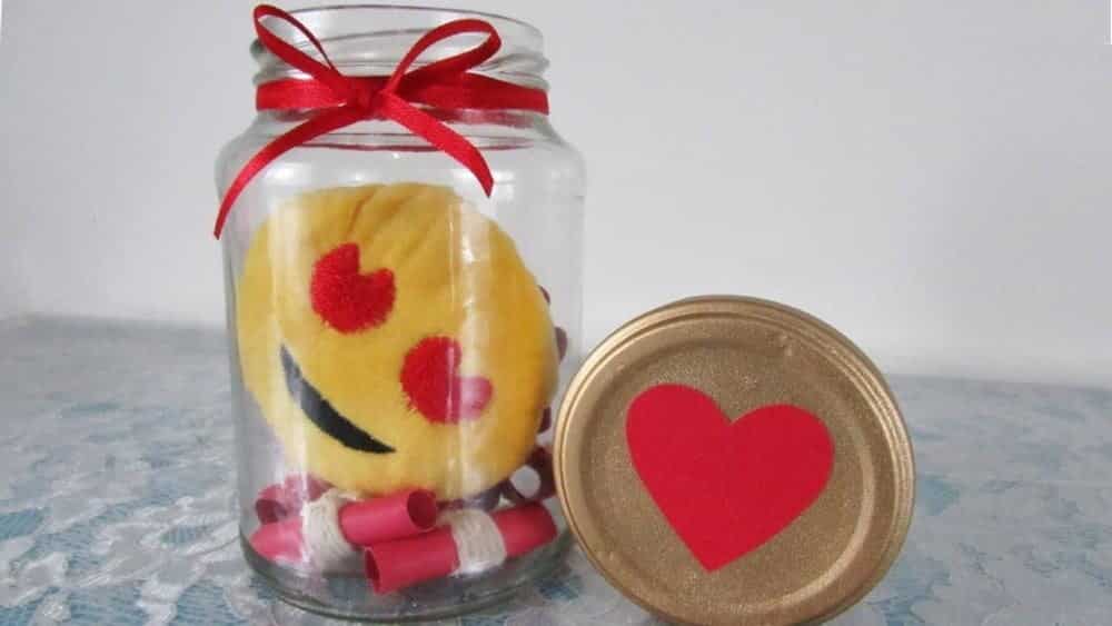 Potinho do amor com emoji