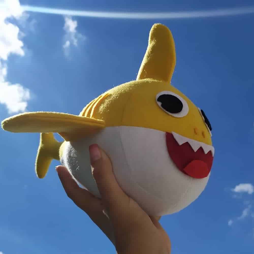 baby shark de feltro