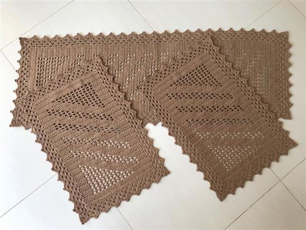 tapete de croche simples marrom