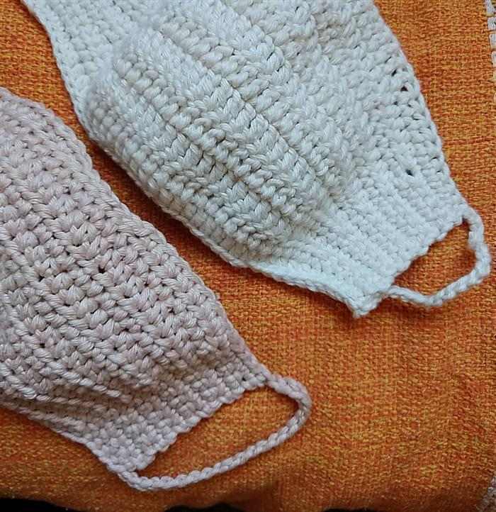 mascara de croche branca