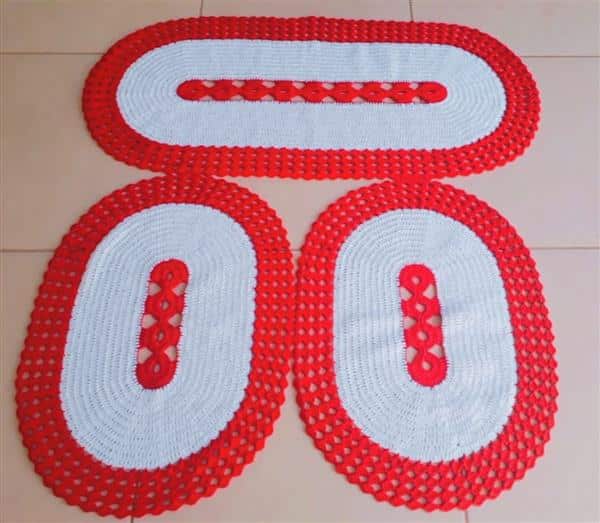 tapete de croche simples oval vermelho e branco