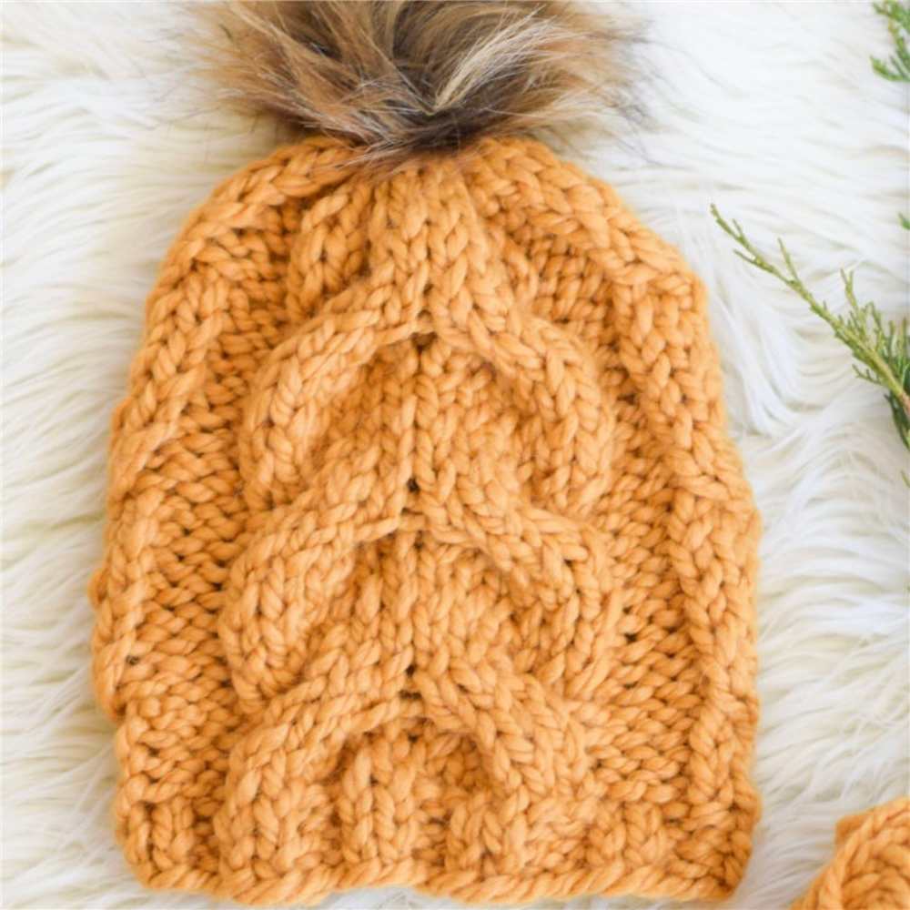 touca com trança e pompom