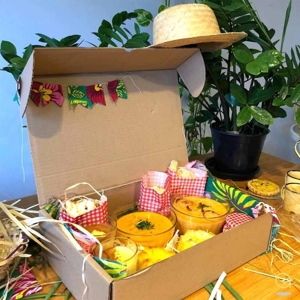 caixa de papelão decorada