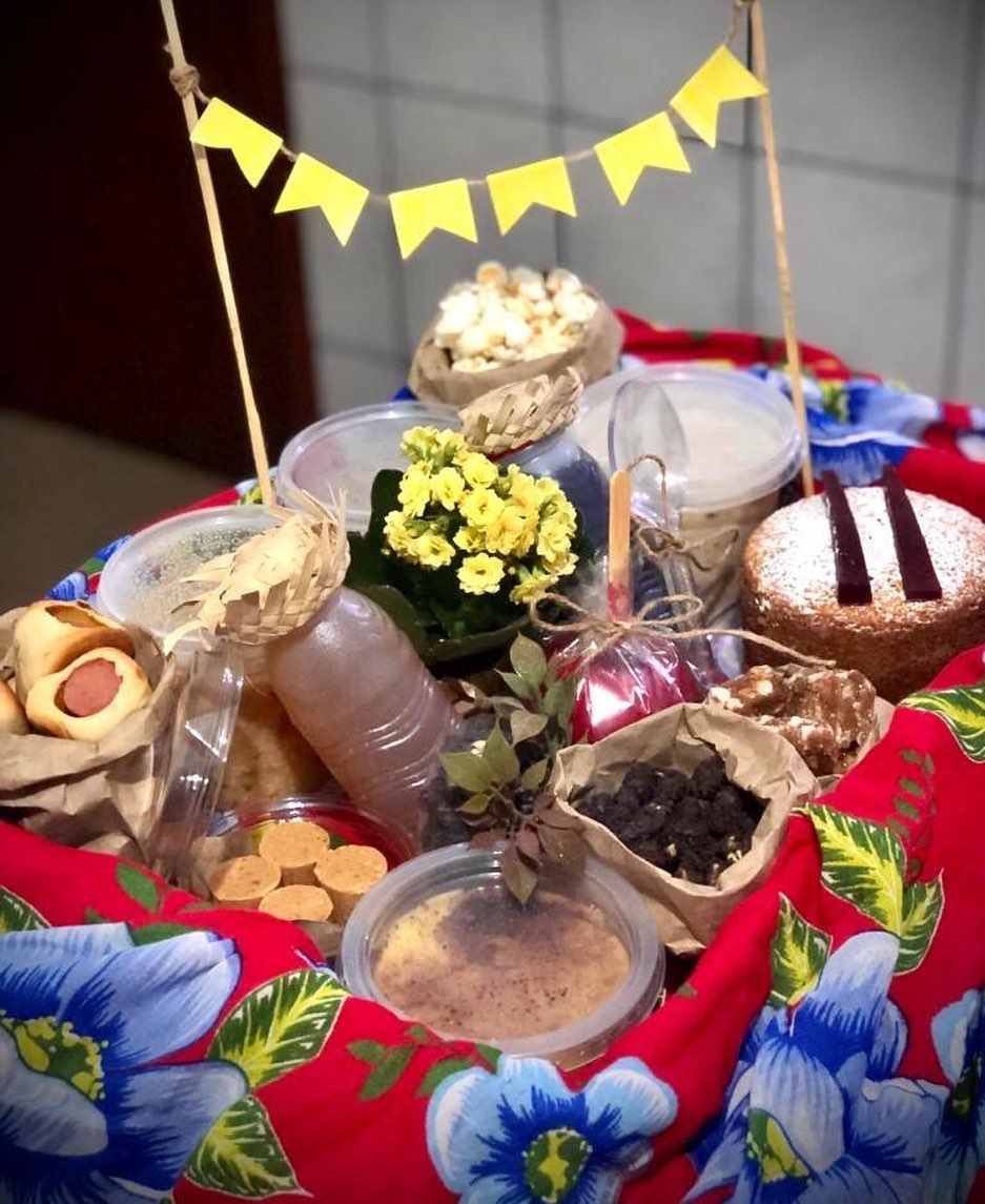 caixa economica com doces caseiros
