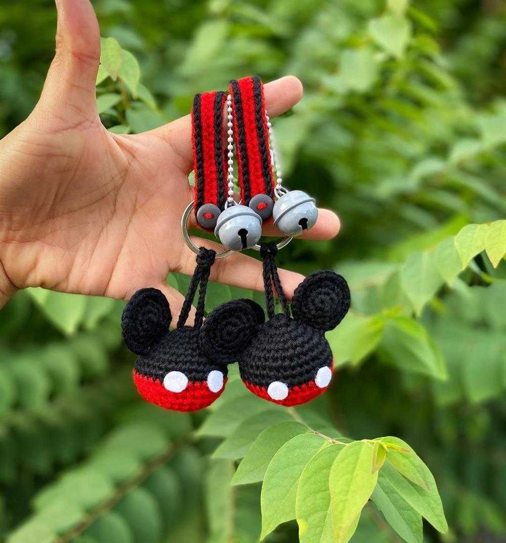 chaveiro mickey preto e vermelho