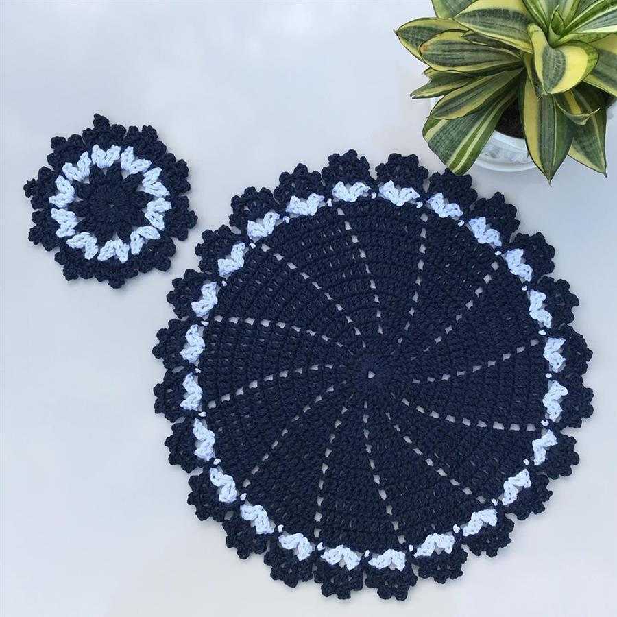 sousplat azul e branco