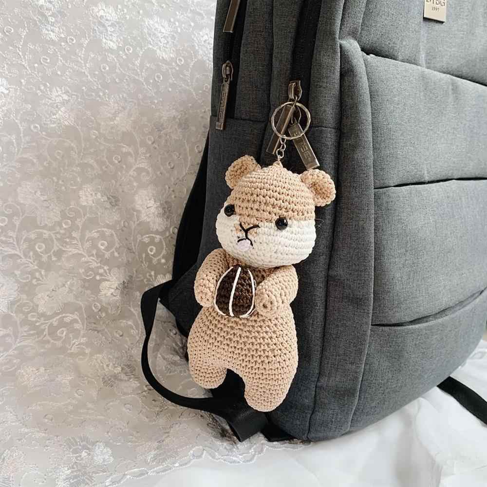 esquilo amigurumi com nozes