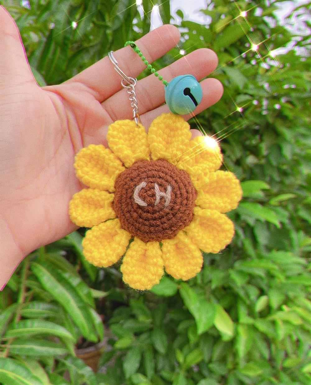 flor de girassol com inicial do nome