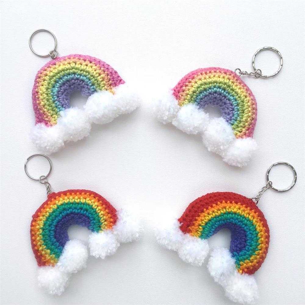chaveiro arco iris em croche