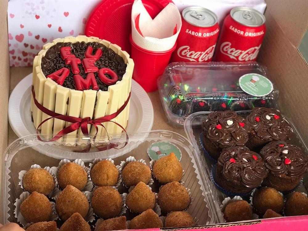 bolo kit kat para festa simples