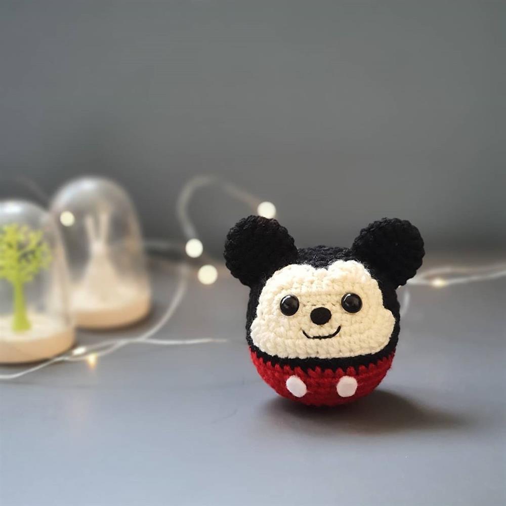 mickey mouse em formato de bola