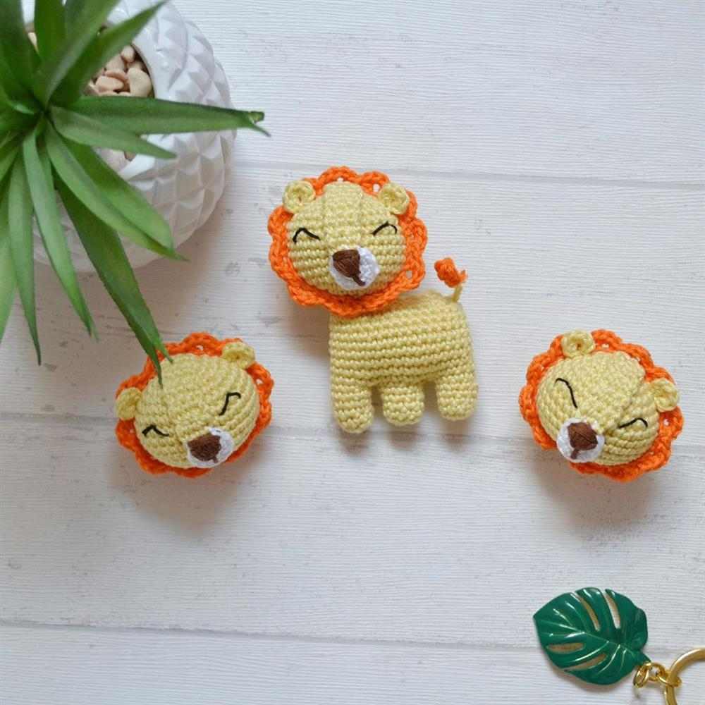 leaozinho amigurumi amarelo e laranja