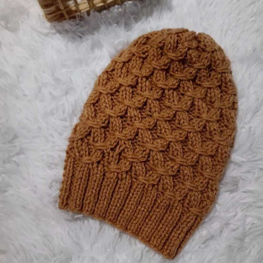 gorro marrom com acabamento