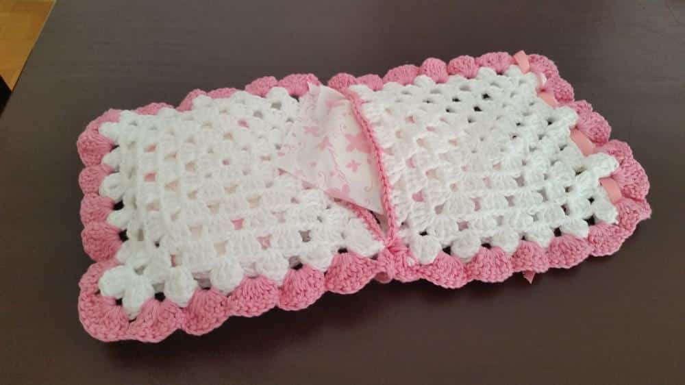 porta absorvente de croche rosa e branco