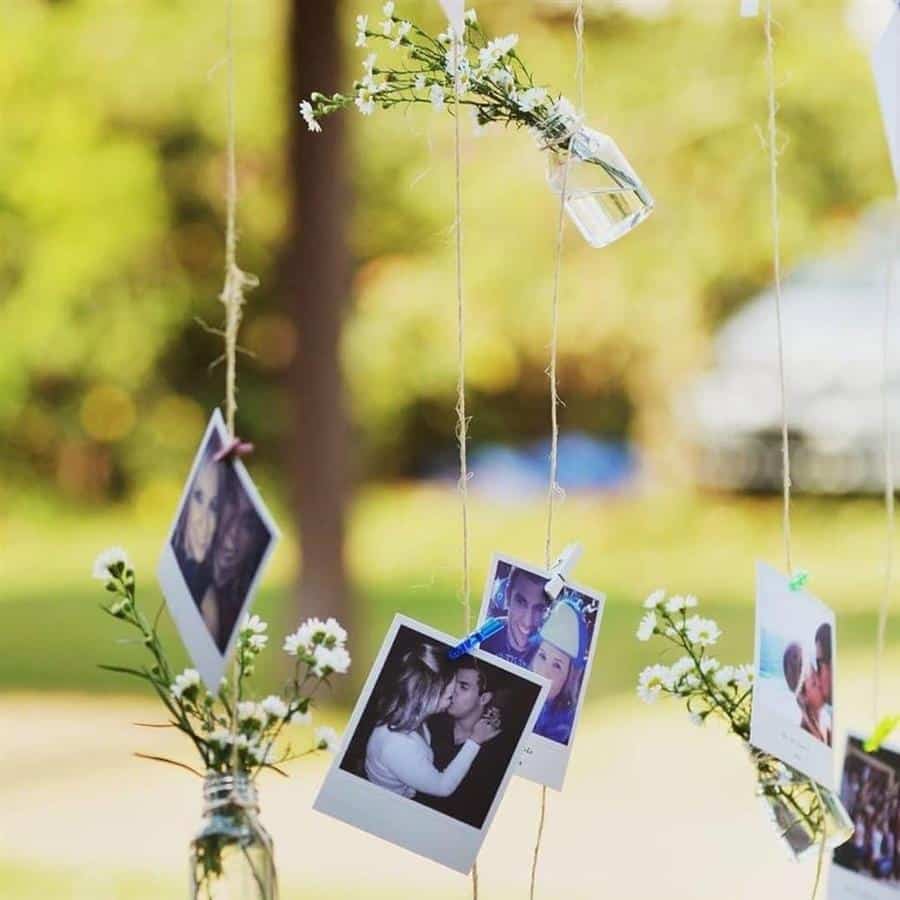 varal com fotos e flores