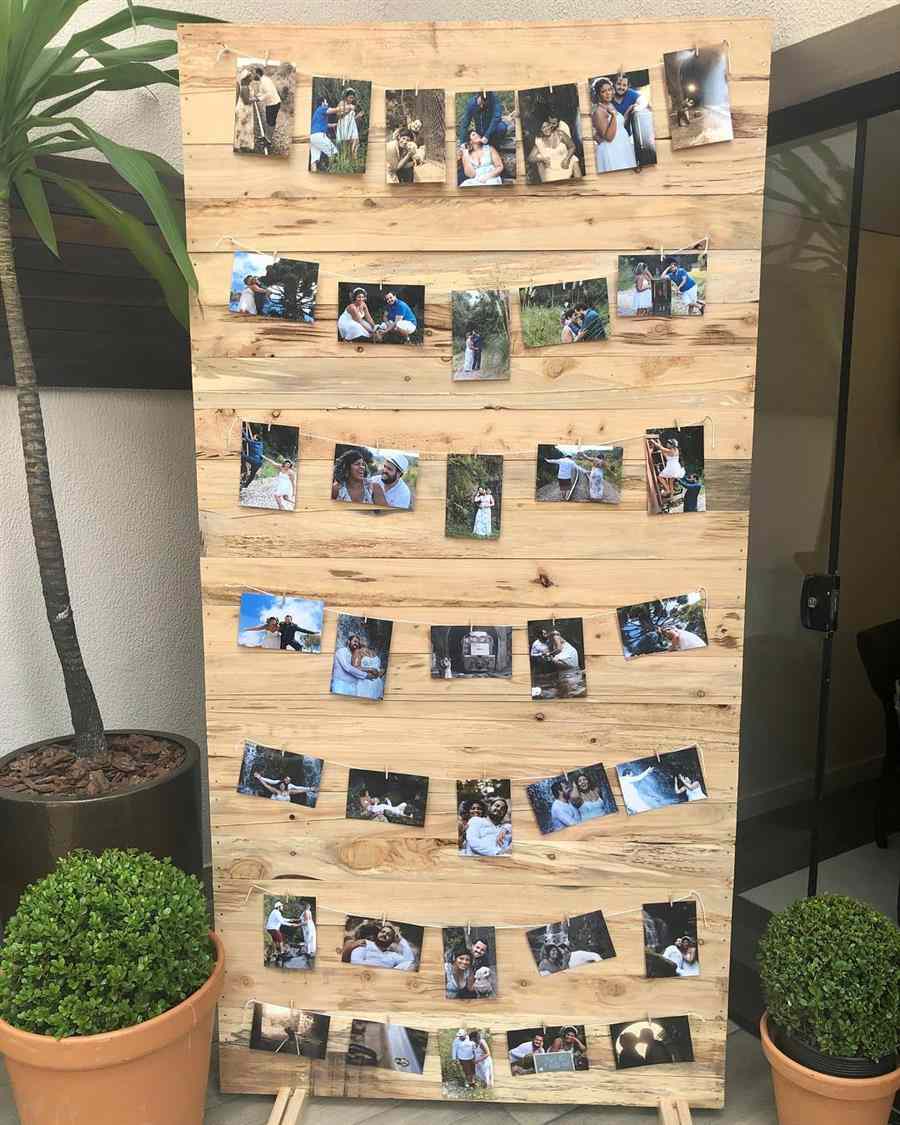 Painel de madeira com fotos