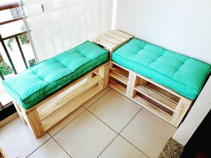 banco de pallet com estofado