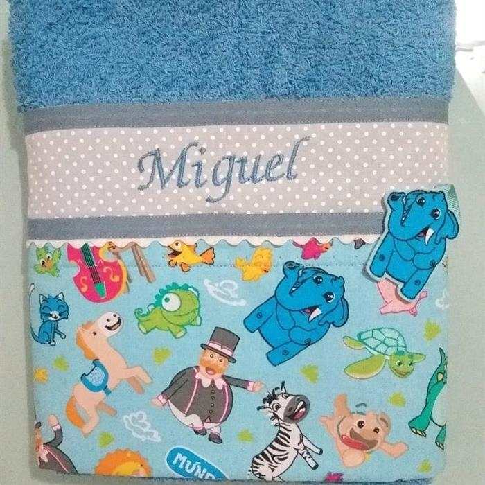 toalhas bordadas à máquina para bebê