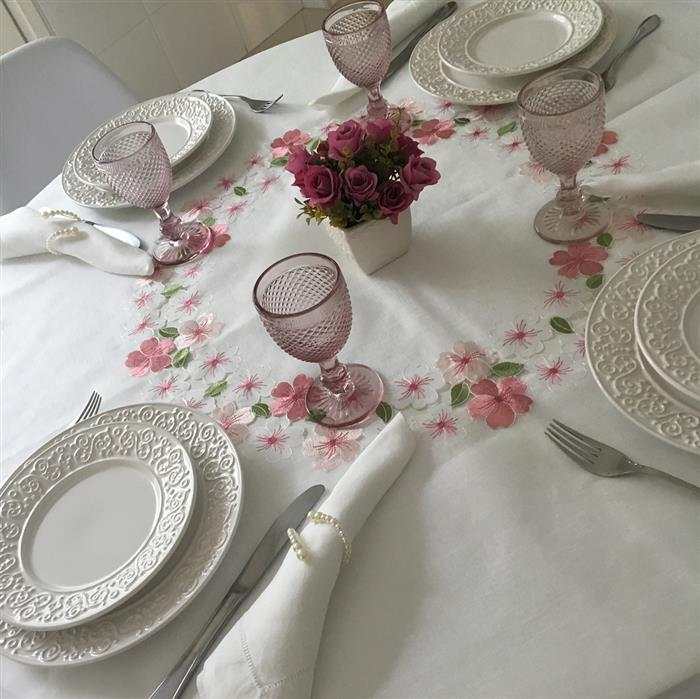 toalhas bordadas para mesa de jantar