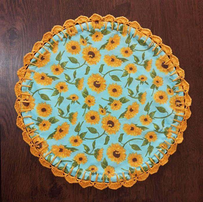 bico de croche amarelo