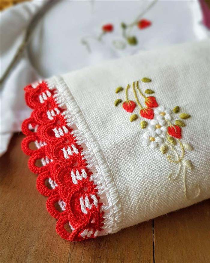bico de croche com bordado de linha
