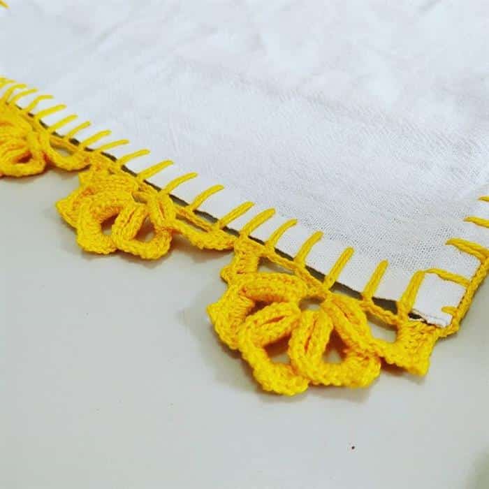Bico de croche amarelo