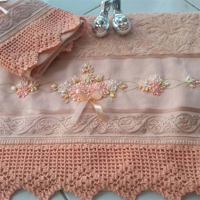 toalha decorada com croche