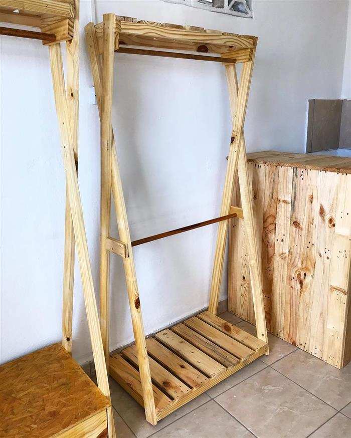 arara de roupas e cabides