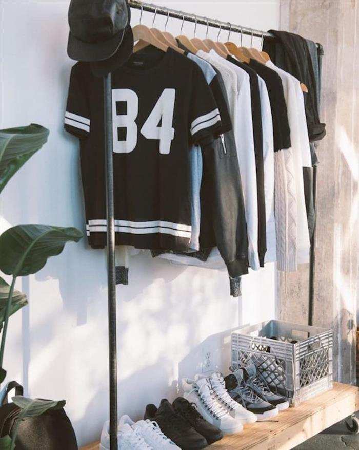 roupas organizadas feita de cano