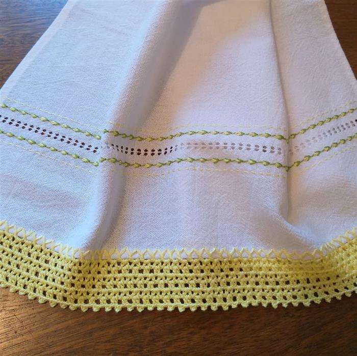 bicos de croche e barrados