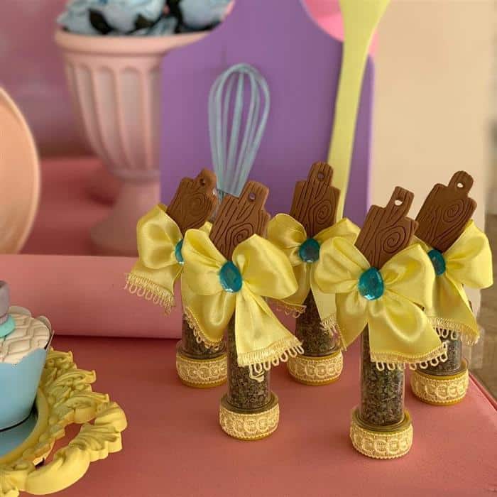 decoração de chá de cozinha amarelo